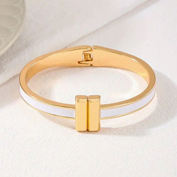 Spring Clasp Bangle - Designer Inspired - Picture 4 of 9